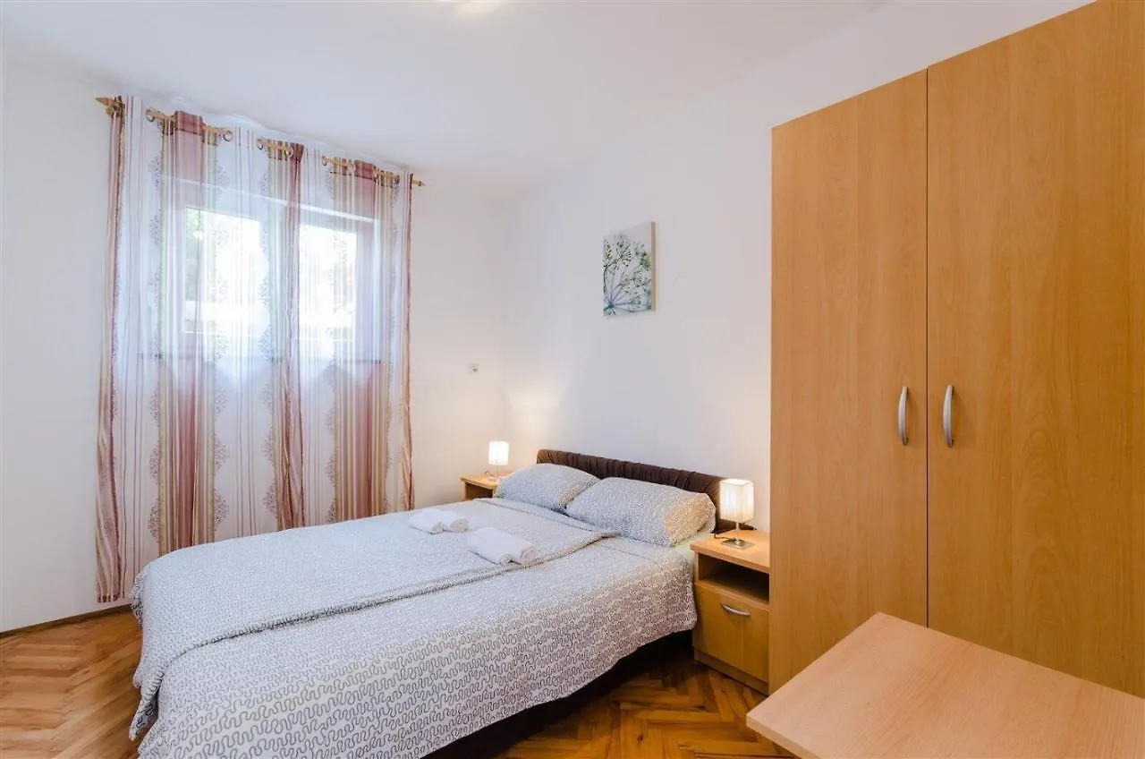 Apartments Rajna Crikvenica 0*,